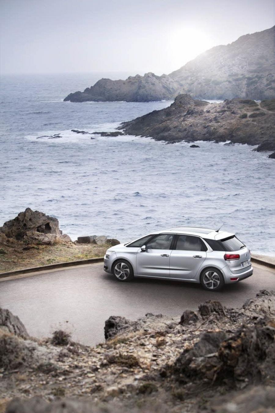  Citroen C4 Picasso 2013 года  (фото 8 из 50)